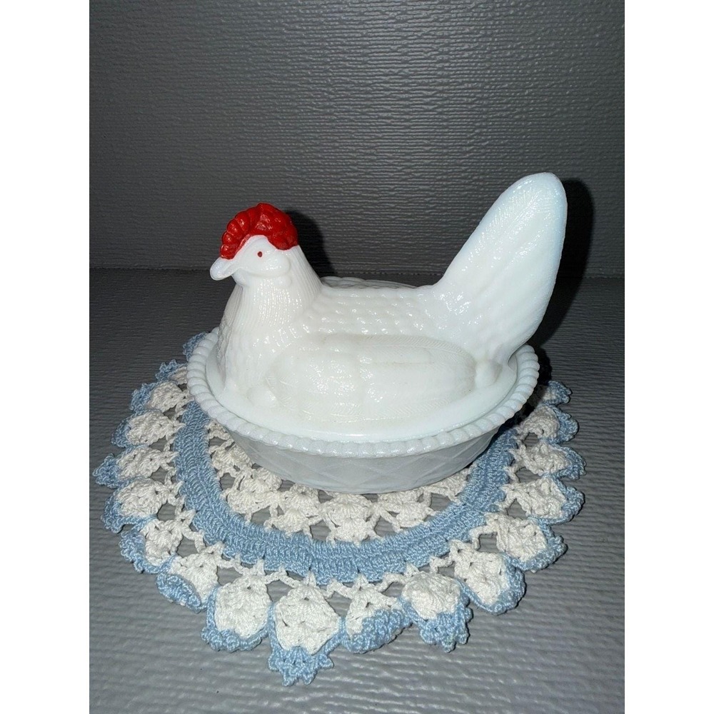 Vintage Westmoreland Milk Glass Hen on‎ a Nest Covered Dish White Red Comb